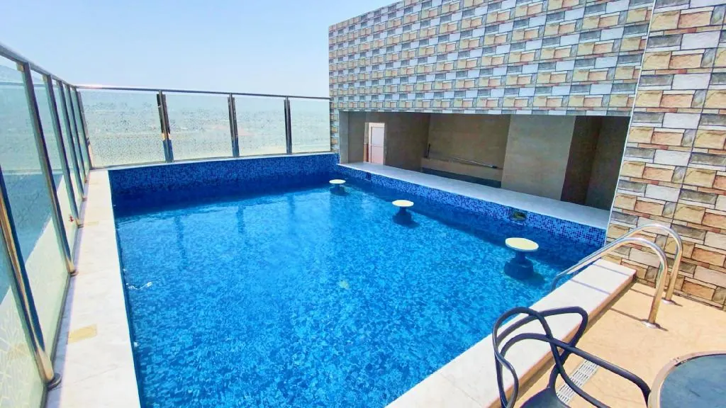 المسبح على السطح